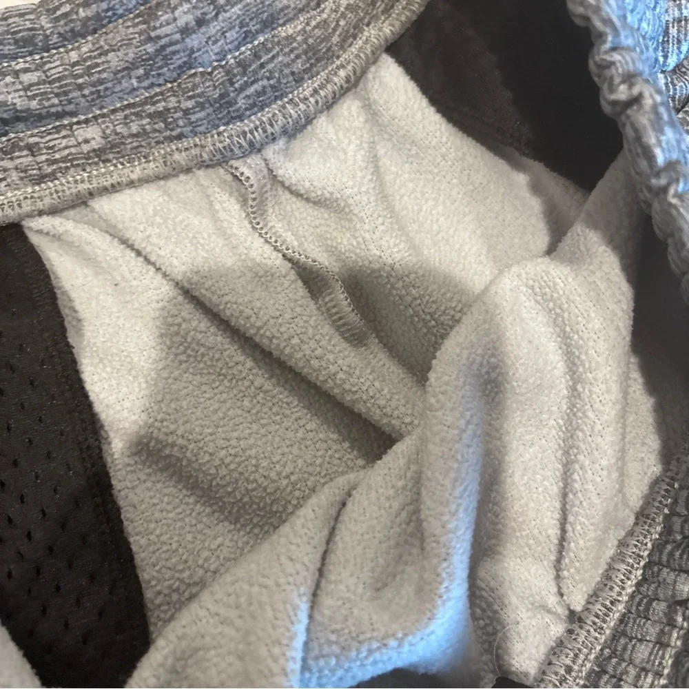 Under Armour Men's Heather Gray Loose‎ Coldgear Joggers
